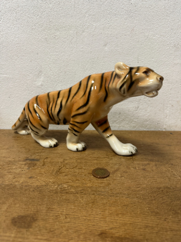 Porcelánová soška „Tygr v pohybu“ – Royal Dux - Antik Spomyšl