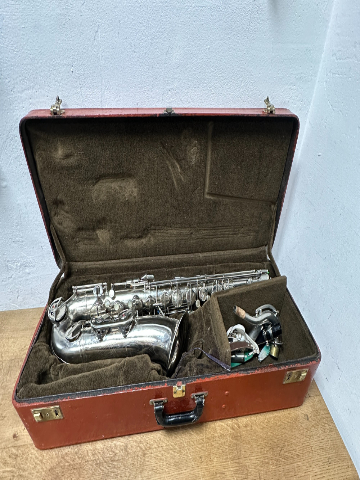 Saxofon Amati Kraslice „Classic Deluxe“ s původním kufrem - Antik Spomyšl